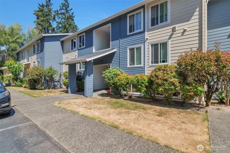 4183 Lake Sammamish SE