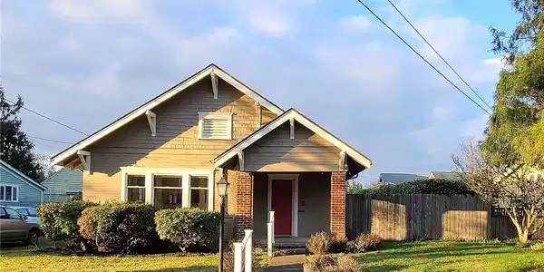 208 20th SW