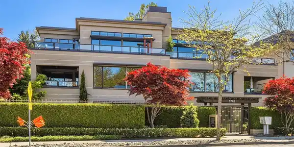 5726 Lake Washington NE