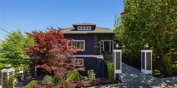 1124 Lake Washington S