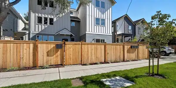 7322 11th NE