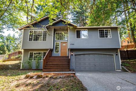 17502 Clear Lake SE