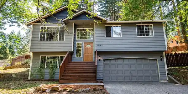 17502 Clear Lake SE