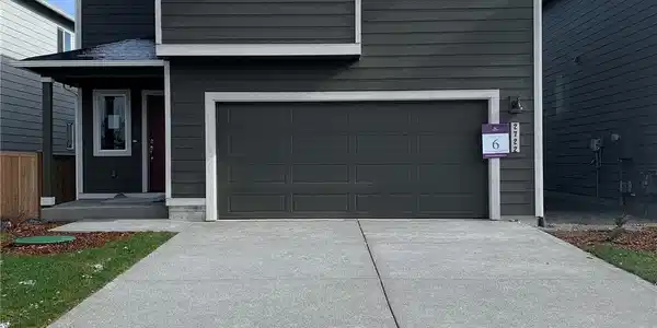 2722 Leaning Oak (Lot 6) SE