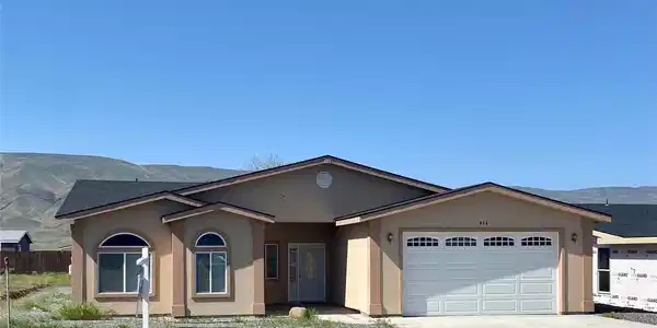 416 Edgewater SW