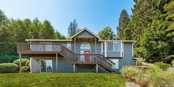 220 103rd SE