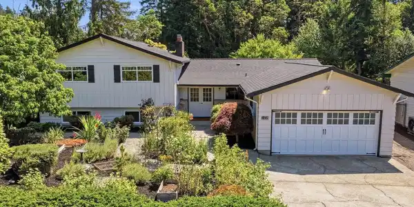 1438 159th SE