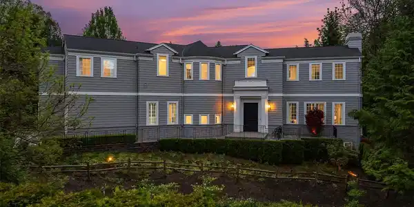 8105 Overlake W
