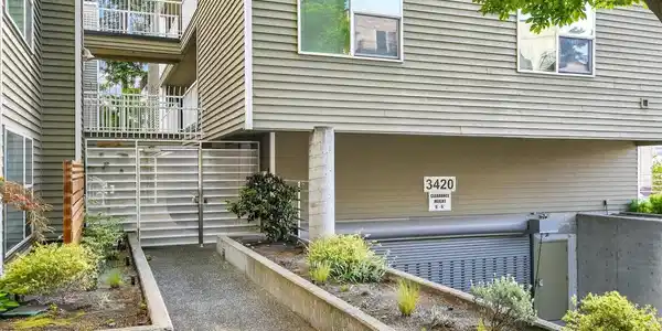 3420 Burke N