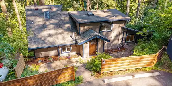1823 Emerald Lake