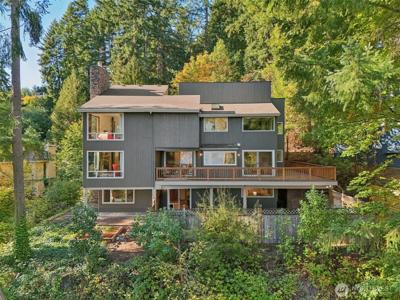 411 Lake Sammamish NE