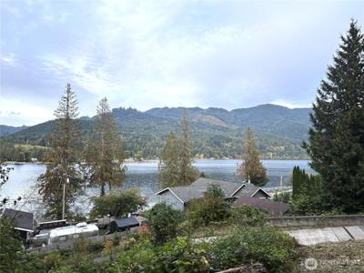 715 Samish Heights