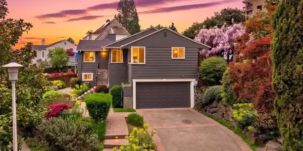 4565 Laurel NE