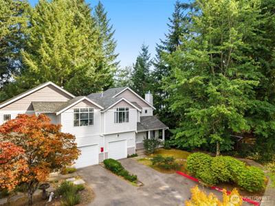 4748 Lakeshore SE