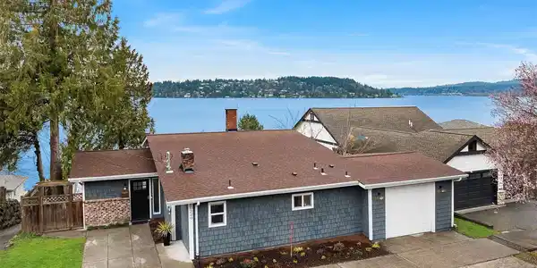 10220 Rainier S