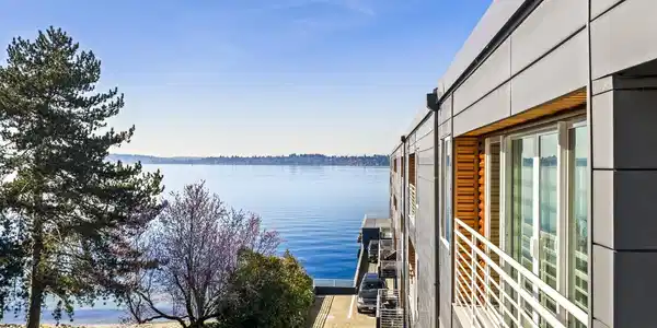 733 Lake S