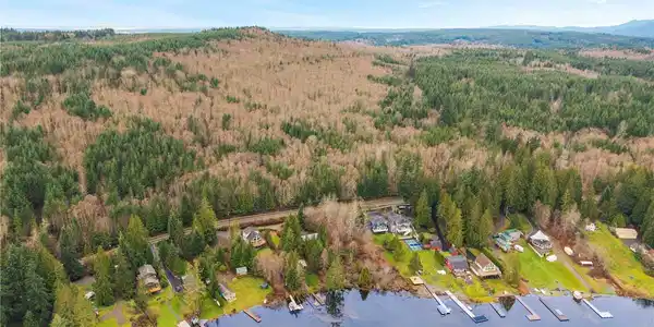 1311 Lake Roesiger
