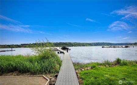 4050 Lake Sammamish NE