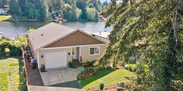 710 SE Crescent Drive
