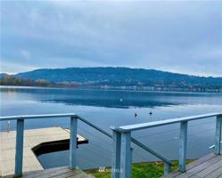 4251 E Sammamish Lk Shore Lane SE