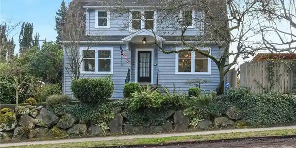 8257 15th NE