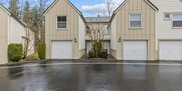 1600 121st SE
