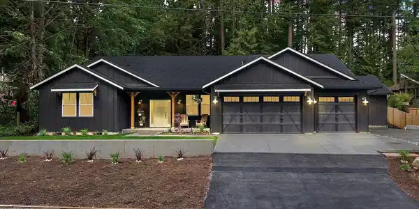 2215 Beaver Lake SE