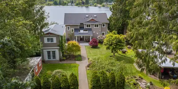 7050 Long Lake SE