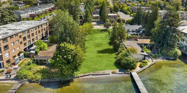 6211 Lake Washington NE
