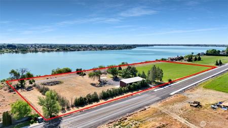 3738 Westshore NE