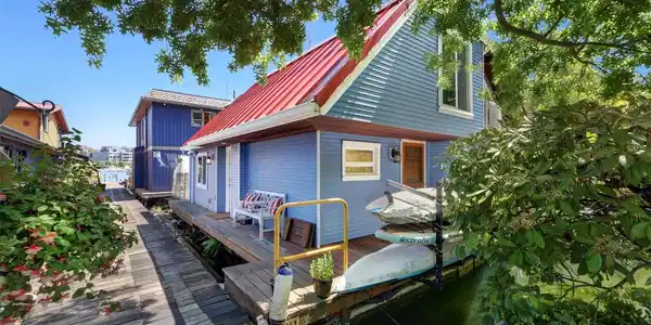 3110 Portage Bay E