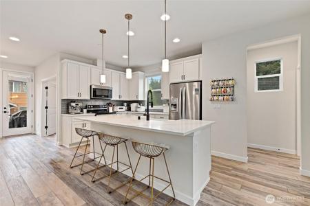13420 Manor