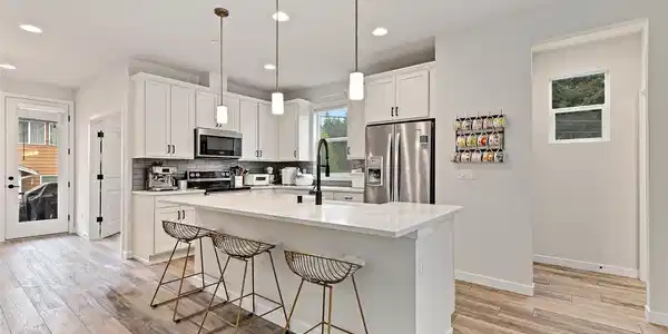 13420 Manor