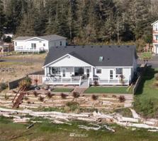 128 Sunrise Avenue SE