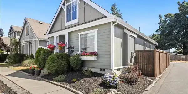 2715 9th SE