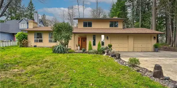33132 Lake Holm SE