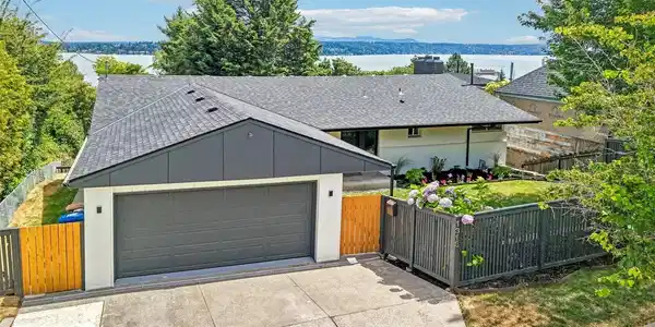 1318 Lake Washington S