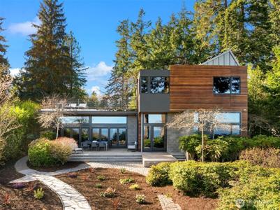 7268 Madrona NE