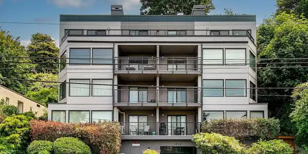 1028 Lakeview E