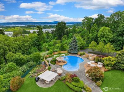 8001 Sand Point NE