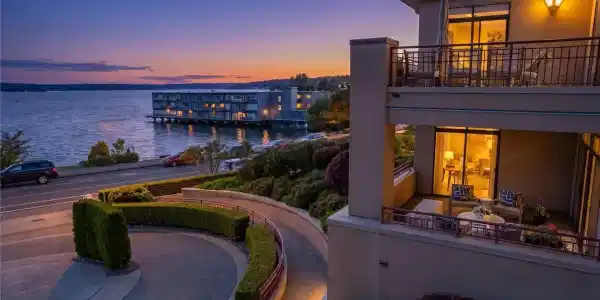 528 Lake S