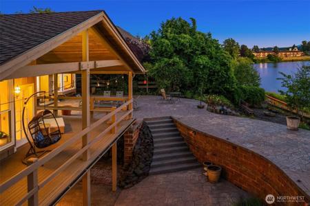 405 Lakeshore