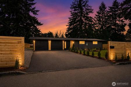 8102 Oakridge SW