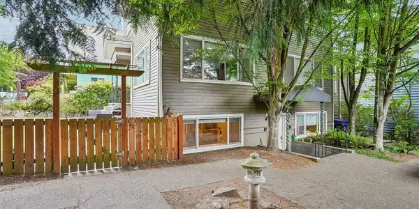 3624 Whitman N