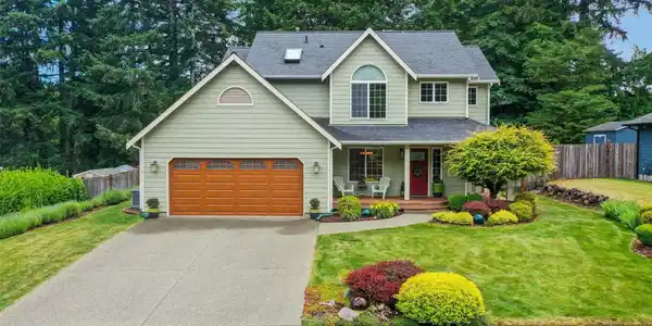 1118 Camberton NW