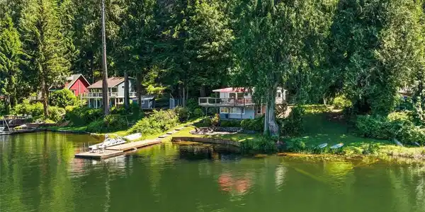1012 Lake Roesiger