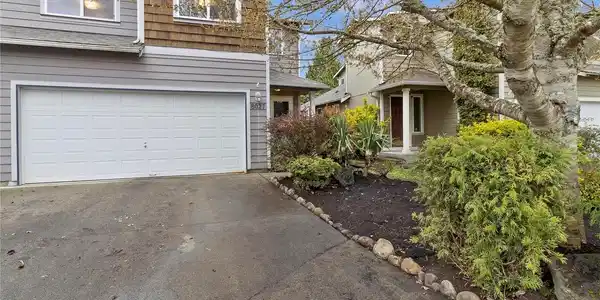 8027 27th SE