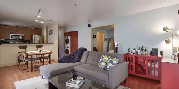 1550 Eastlake E