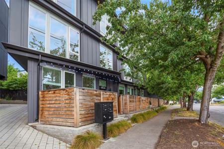 4104 Leary NW