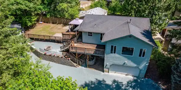 460 Lakeside